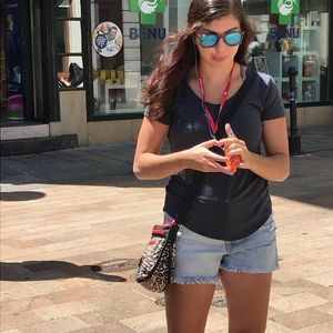 Meet your Posher, Julia